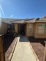 323 Ward Rd in Los Banos, CA - Building Photo