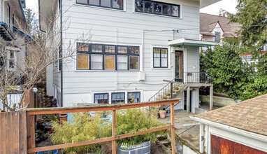 5042 18th Ave NE in Seattle, WA - Building Photo - Building Photo