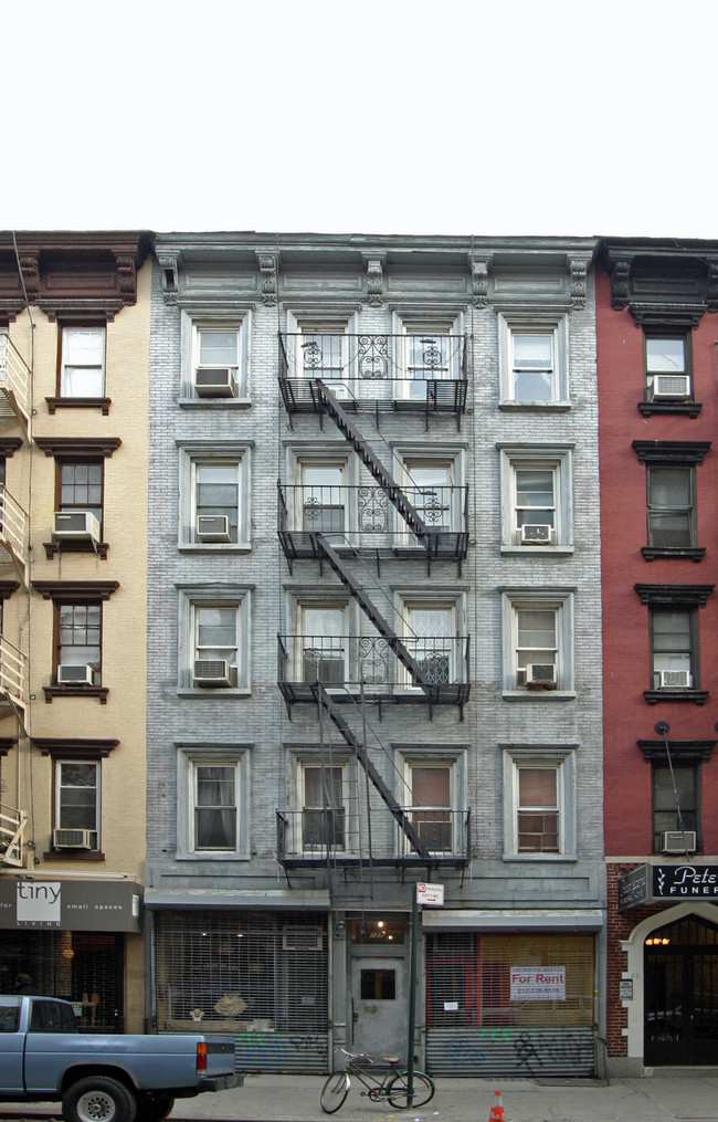 127 E 7th St in New York, NY - Building Photo - Building Photo