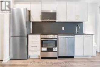 871 Sheppard Ave W in Toronto, ON - Building Photo - Building Photo