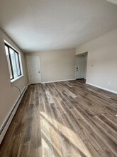 156 Melrose St, Unit 4 in Buffalo, NY - Foto de edificio - Building Photo