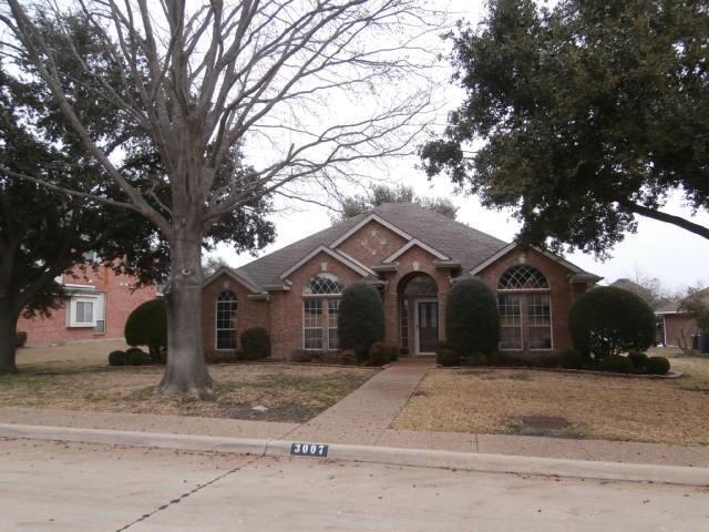 property at 3007 Oak Dr