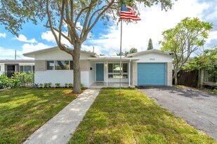 3920 Hayes St in Hollywood, FL - Building Photo