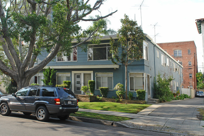 637 S Cloverdale Ave in Los Angeles, CA - Foto de edificio - Building Photo