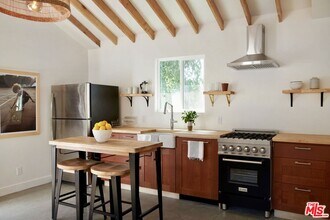 1249 N Hoover St in Los Angeles, CA - Building Photo - Building Photo