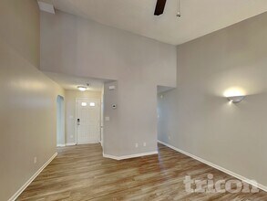 1026 Summit Hills Dr in Charlotte, NC - Foto de edificio - Building Photo