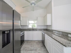 1700 Aynsley Way in Vero Beach, FL - Building Photo - Building Photo