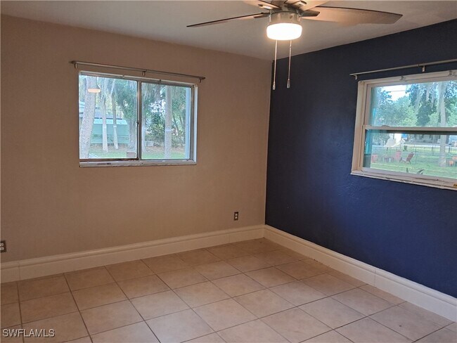 13914 Nassau St in Ft. Myers, FL - Foto de edificio - Building Photo