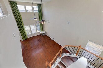 16105 Travesia Way in Austin, TX - Foto de edificio - Building Photo