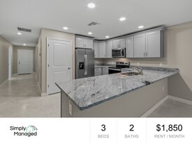 925 E Clifford Ave in Eustis, FL - Building Photo