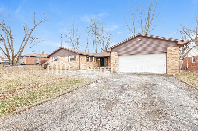 5941 Winston Dr in Indianapolis, IN - Foto de edificio - Building Photo
