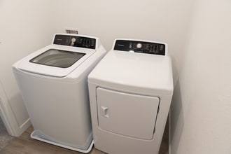 5937 Littlestone St in Sacramento, CA - Foto de edificio - Building Photo