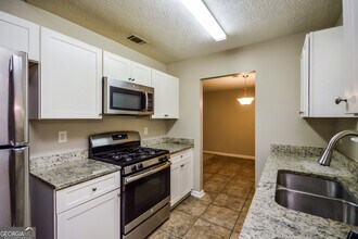 2050 Downs Pl in Lithonia, GA - Building Photo - Building Photo