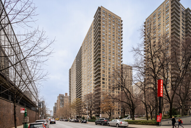 Lincoln Towers in New York, NY - Building Photo - Building Photo