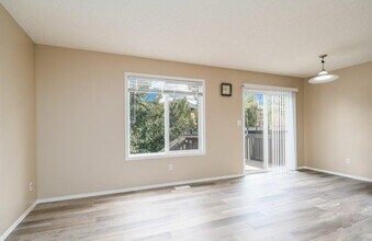 120 Magrath Rd NW in Edmonton, AB - Building Photo - Building Photo