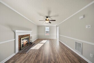 7404 N Thorncliff Pl in Raleigh, NC - Building Photo - Building Photo