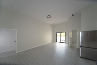 99-806 Aliipoe Dr, Unit Front 3 in Aiea, HI - Building Photo - Building Photo