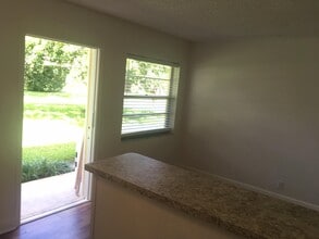 5156 NE 6th Ave in Oakland Park, FL - Foto de edificio - Building Photo