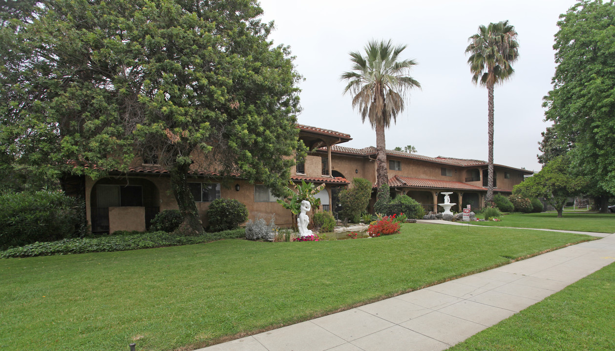 Live Oak Plaza in Arcadia, CA - Building Photo