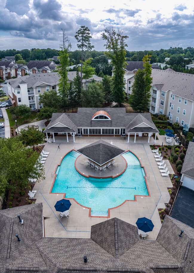 700 Acqua Apartments