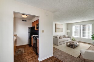 Golden Crest in Odessa, TX - Building Photo