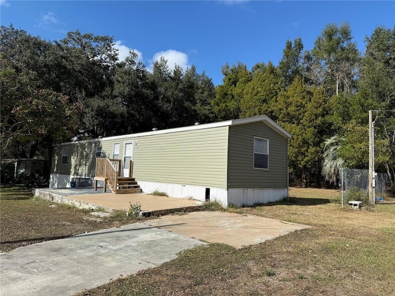 37412 Carringer Rd, Unit 2002 in Dade City, FL - Building Photo