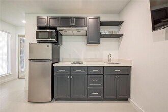 1418 April Villas in Montgomery, TX - Building Photo - Building Photo