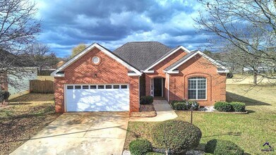 100 Oldfield Ct in Centerville, GA - Building Photo - Building Photo