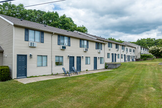 The Den Cedar Ridge in Willington, CT - Building Photo - Building Photo