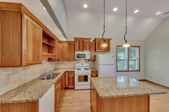 1715 Como Ave SE in Minneapolis, MN - Building Photo - Building Photo