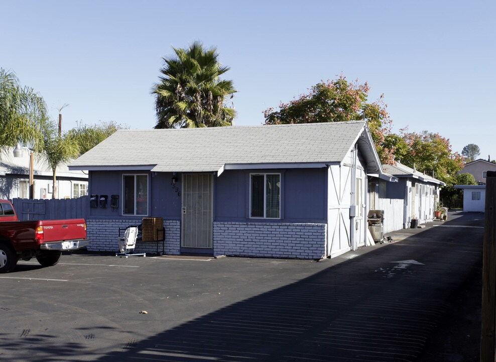 1596 S Escondido Blvd in Escondido, CA - Building Photo