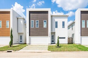 2214 Cortijo Pl in Houston, TX - Building Photo