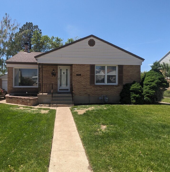 5519 S 2200 W in Roy, UT - Building Photo