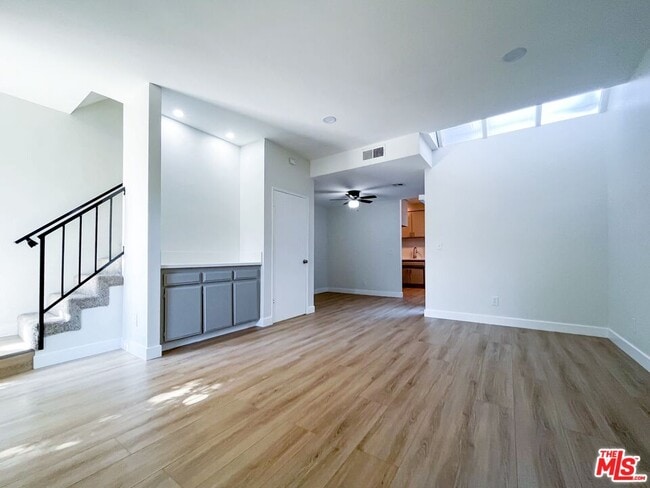 property at 9939 Topanga Canyon Blvd