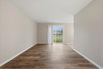 4546 Rosemarie Dr in Bensalem, PA - Foto de edificio - Building Photo