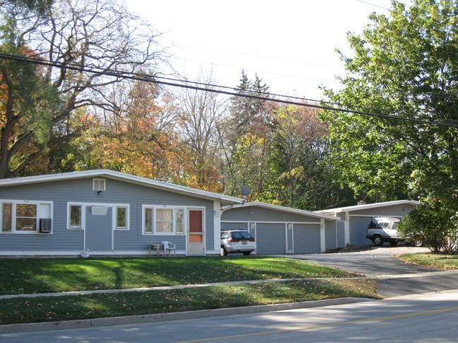 613 W Main St in Cary, IL - Building Photo - Building Photo