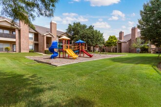 Indian Creek Apartments in Waxahachie, TX - Foto de edificio - Building Photo