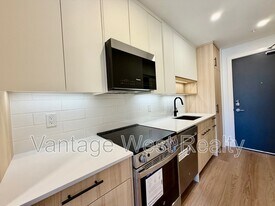 1380-1380 Pridham Ave in Kelowna, BC - Building Photo