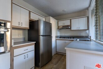 11131 Rose Ave in Los Angeles, CA - Building Photo - Building Photo