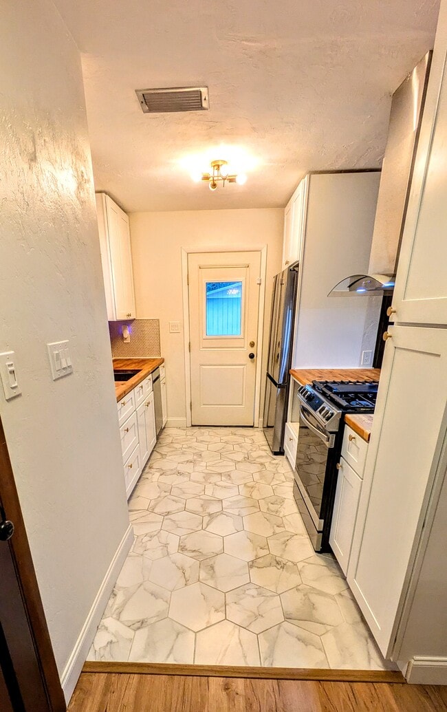 5014 NW 29th St in Gainesville, FL - Foto de edificio - Building Photo