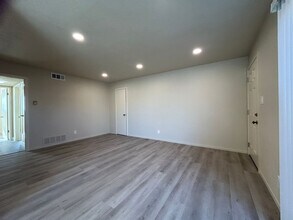 4172 Del Amo Blvd in Torrance, CA - Building Photo - Building Photo