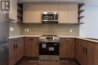 18 Grn Gdns Blvd in Toronto, ON - Building Photo - Building Photo