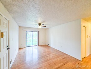 15 Fisher Dr in Franklin Township, NJ - Building Photo - Building Photo