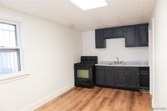 51 Days Park in Buffalo, NY - Foto de edificio - Building Photo