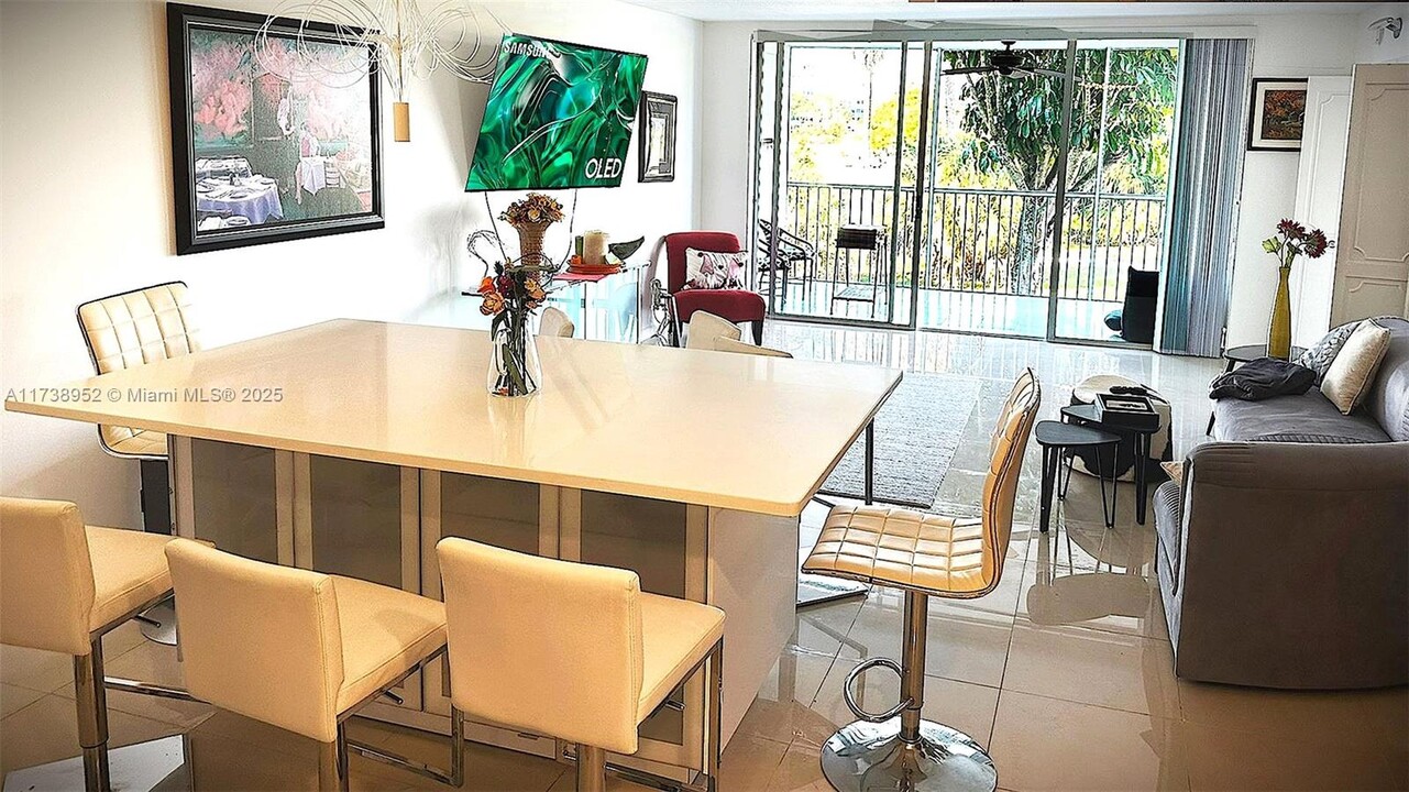 3051 S Palm Aire Dr in Pompano Beach, FL - Building Photo