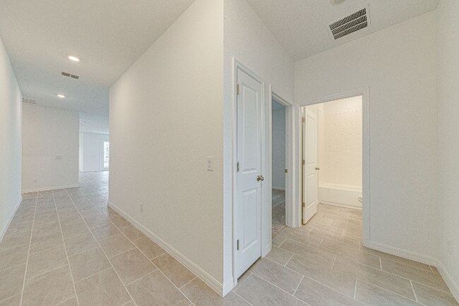 2354 Lancashire St in Davenport, FL - Foto de edificio - Building Photo