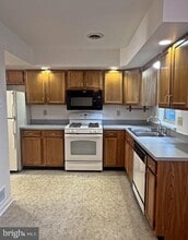 1107 Skyview Dr in York, PA - Foto de edificio - Building Photo