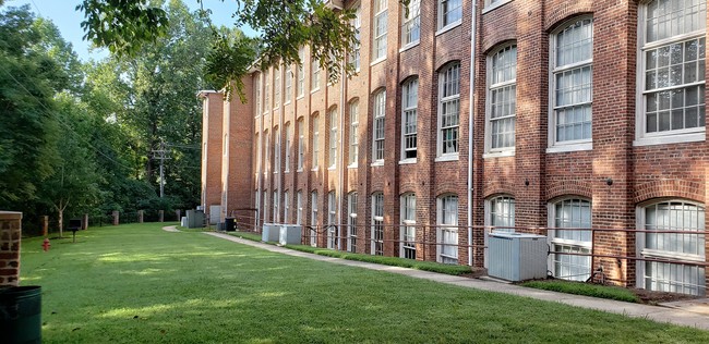 Rhode Island Mill in Eden, NC - Foto de edificio - Building Photo