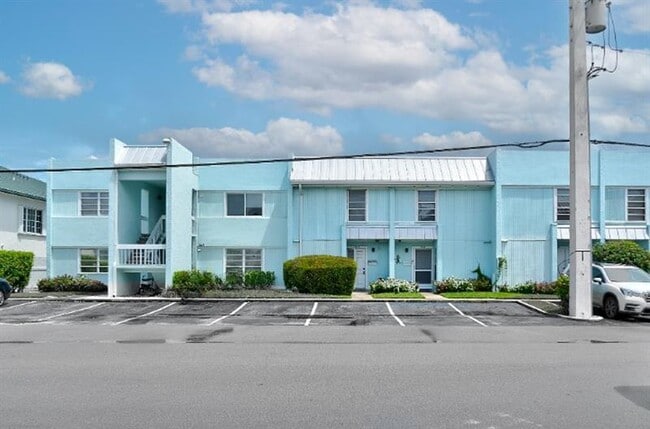 3624 NE 21st Ave in Lighthouse Point, FL - Building Photo - Building Photo