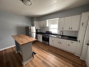 4694 State Rd, Unit 1 in Cleveland, OH - Foto de edificio - Building Photo